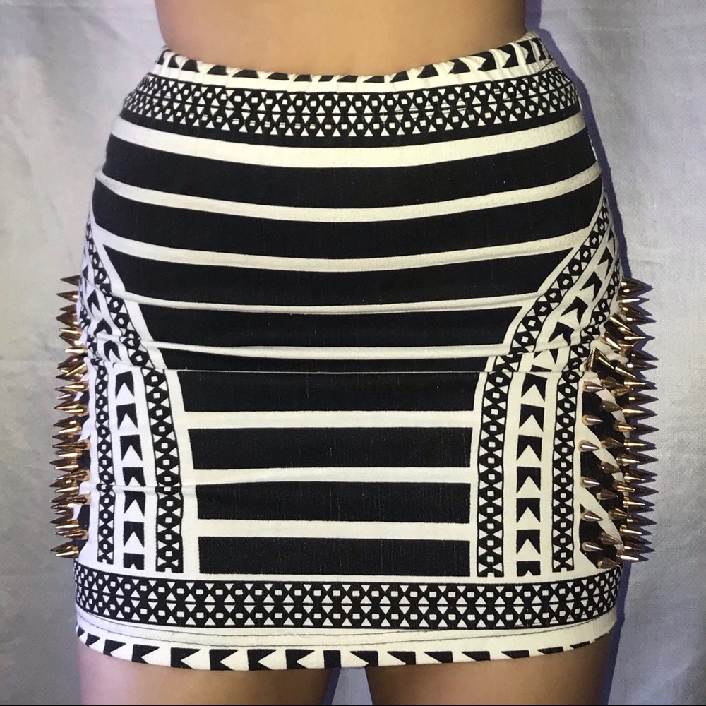 FLASHSALE ❤️‍🔥 Y2K Gold Studded Black & White Mini Skirt